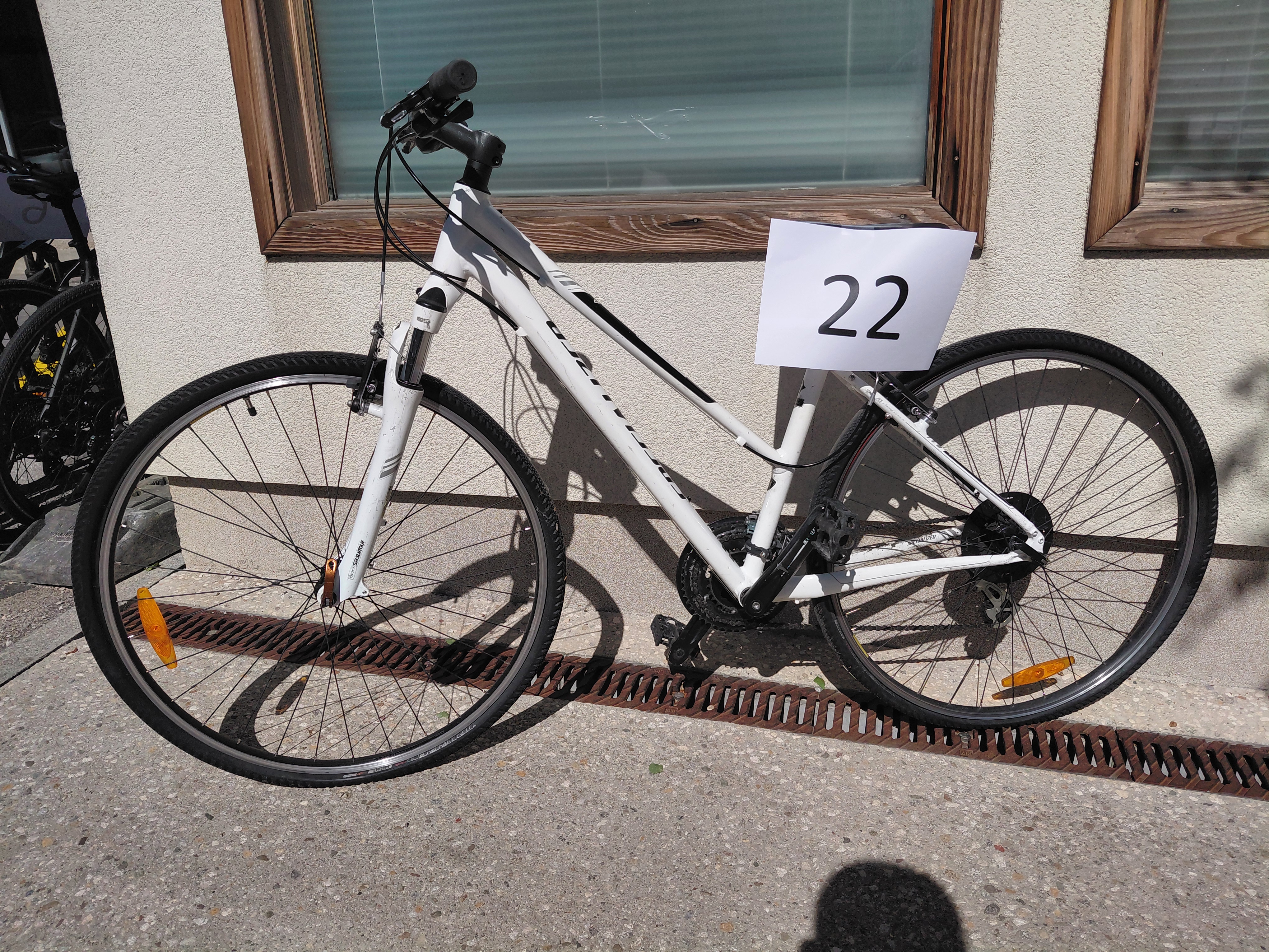 #-22 ZA DELE, ZANIČ KOLO TREKING-SPECIALIZED ARIEL STEP W 016 wht/si/bl